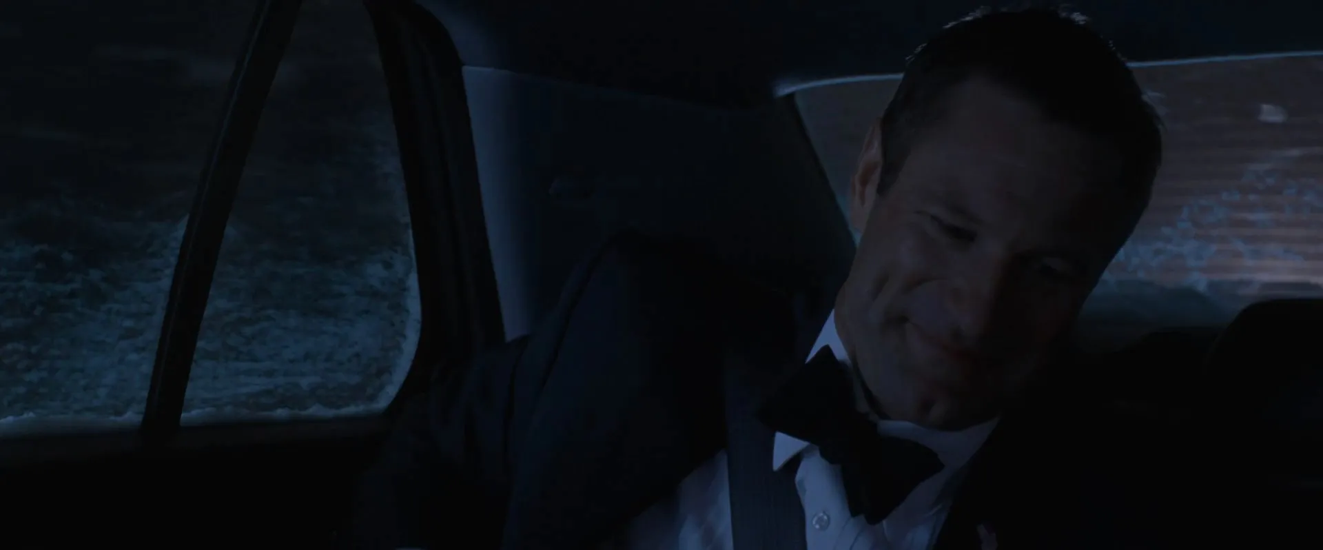 Olympus Has Fallen (2013) Hindi Dual Audio 480p BluRay 350MB Screenshot