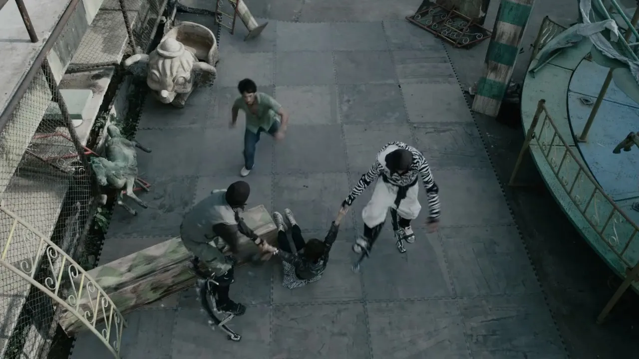Raging Phoenix (2009) Hindi Dual Audio 720p HDRip [1GB] Screenshot